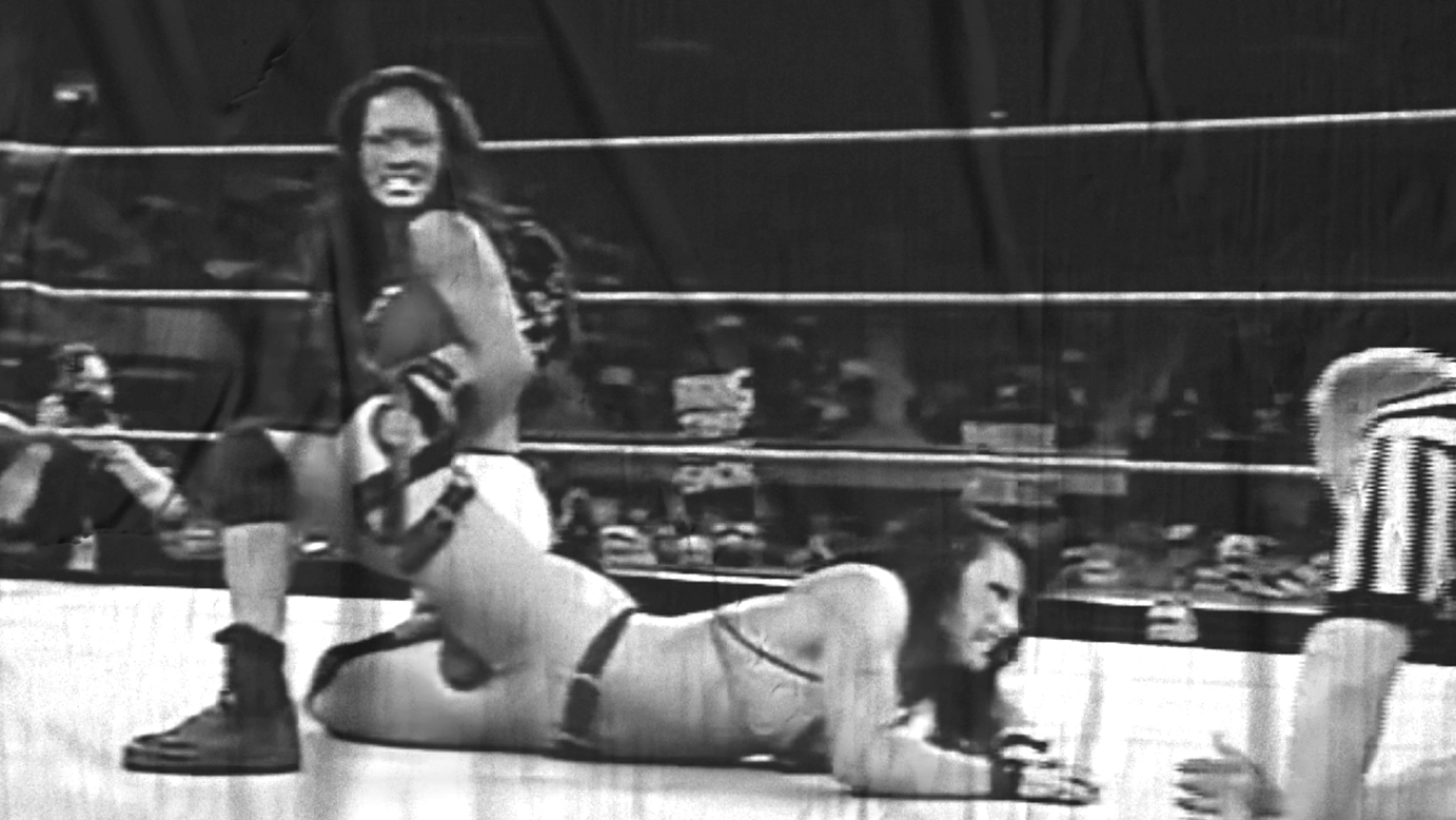 Gail Kim vs. Victoria