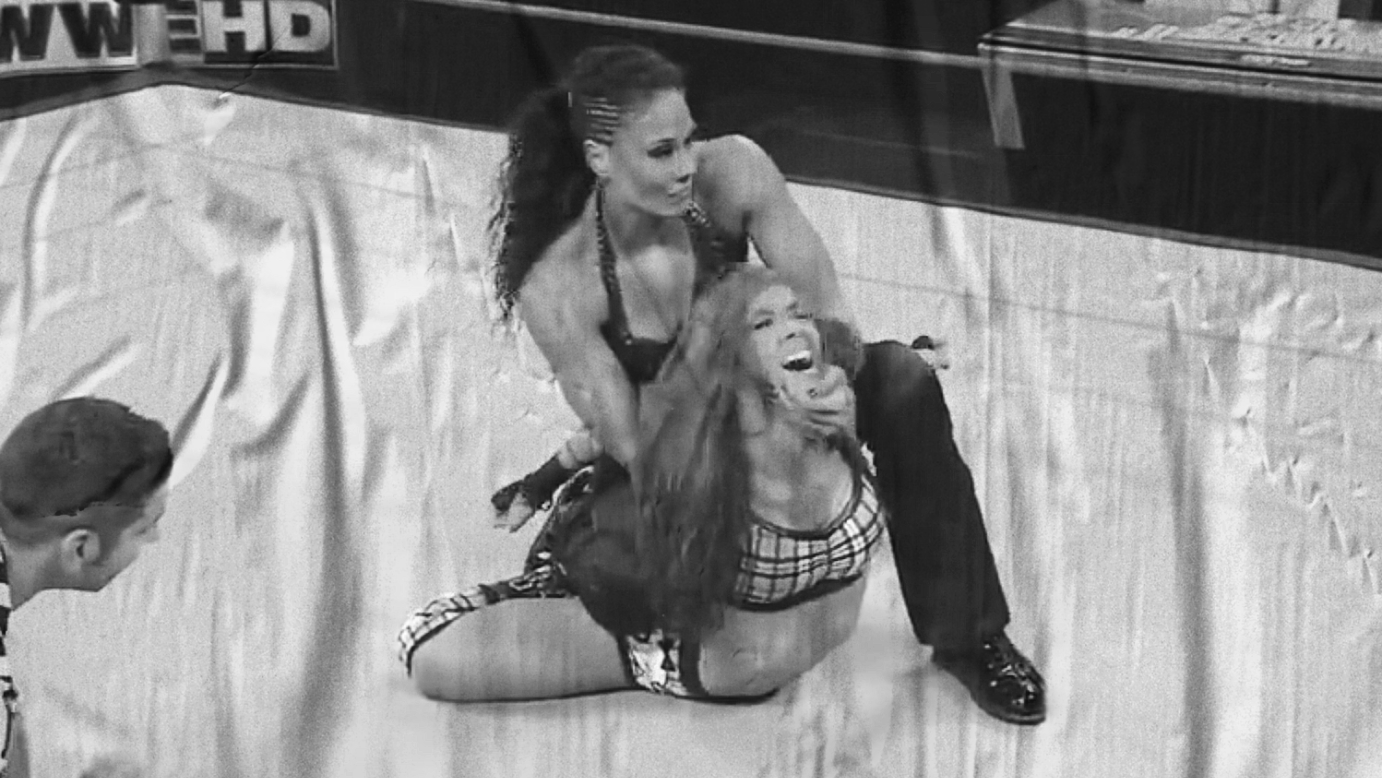 AJ Lee vs. Tamina Snuka