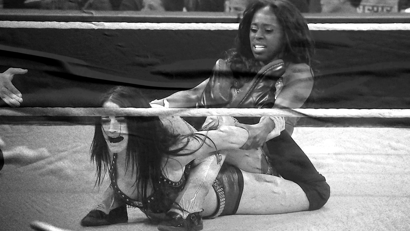 Naomi vs. Paige