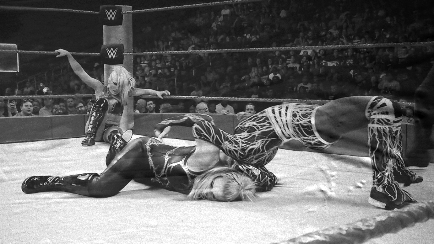 Nikki Bella vs. Alexa Bliss vs. Carmella vs. Becky Lynch vs. Naomi vs. Natalya