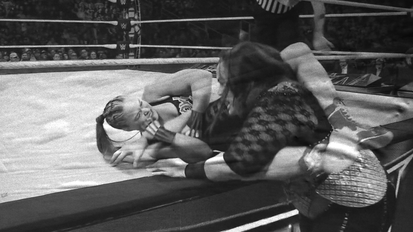 Nia Jax vs. Ronda Rousey