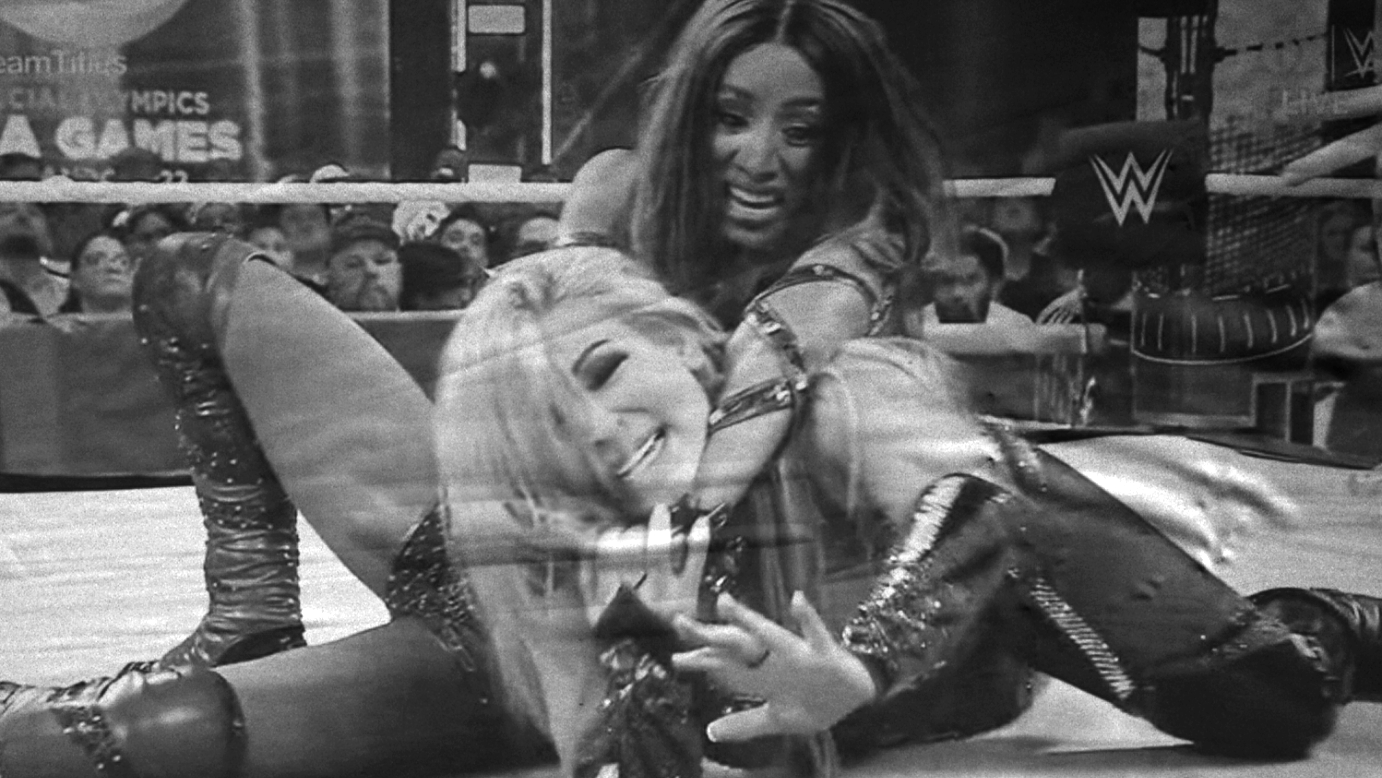 Sasha Banks & Naomi vs. Shayna Baszler & Natalya