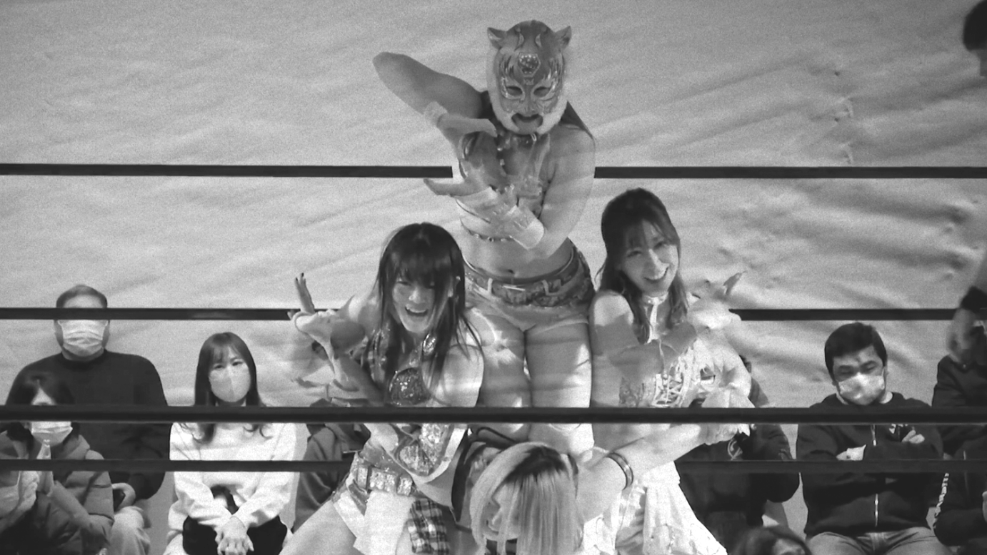 AZM, Utami Hayashishita & Momo Watanabe vs. Mayu Iwatani, Starlight Kid & Riho