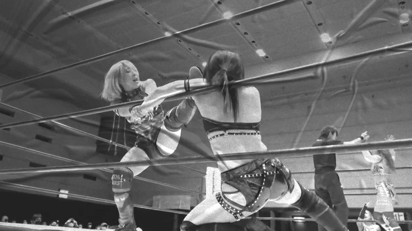 AZM & Momo Watanabe vs. Guilia & Maika