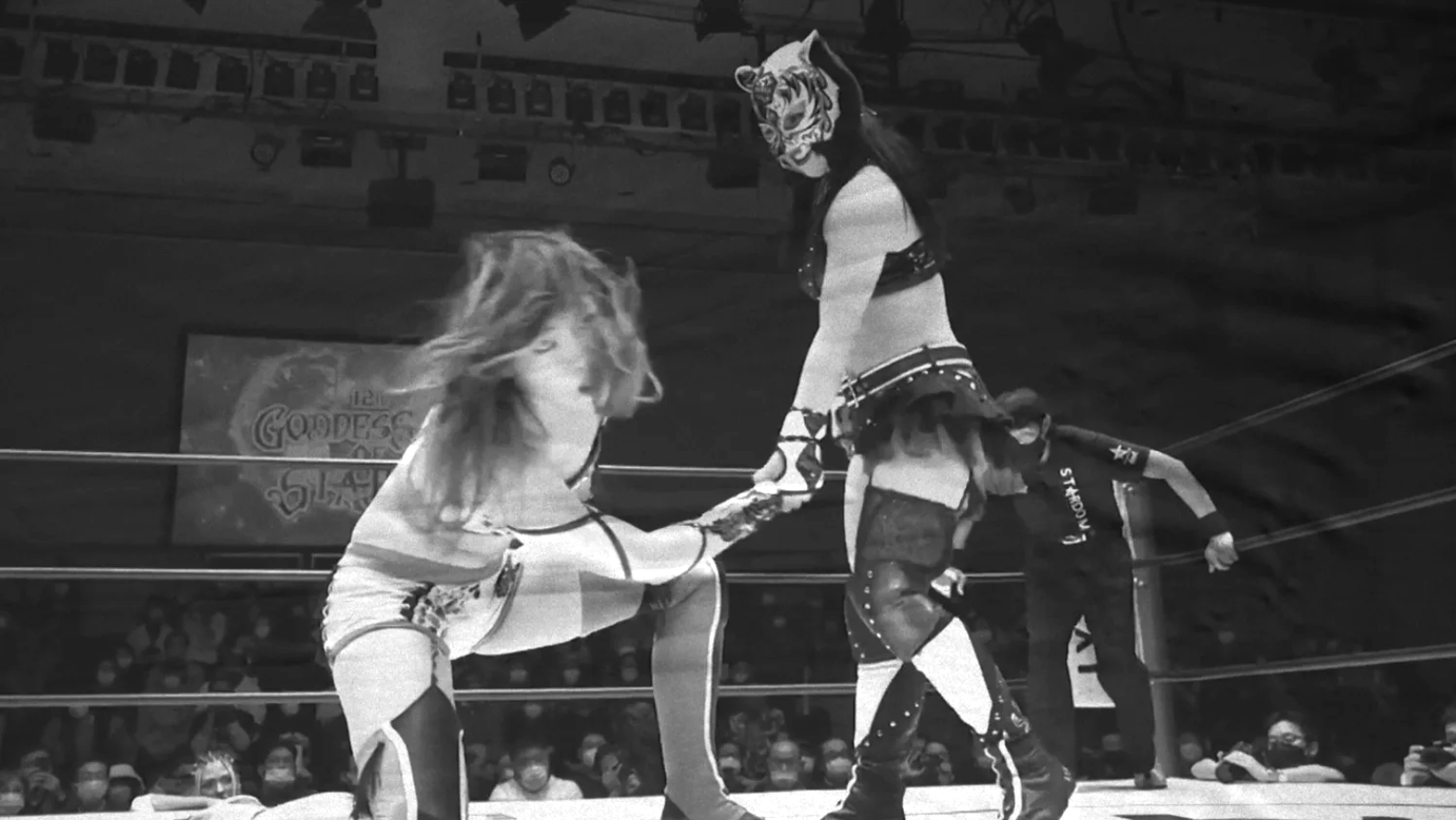 Lady C & Mai Sakurai vs. Starlight Kid & Momo Watanabe