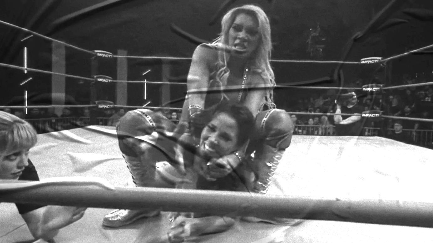 Mickie James vs. Gisele Shaw