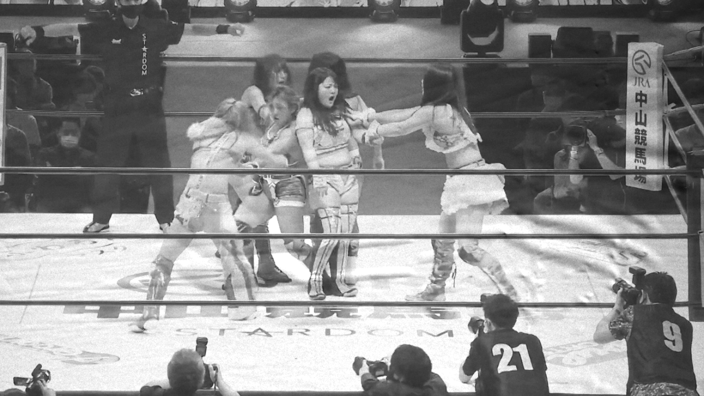 Hanan, Mayu Iwatani & Momo Kohgo vs. Hazuki, Saya Iida & Koguma